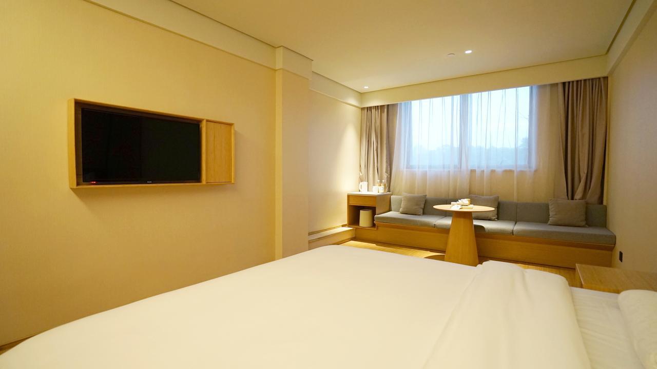 Ji Hotel Shanghai Xujiahui Tianyaoqiao Road Экстерьер фото